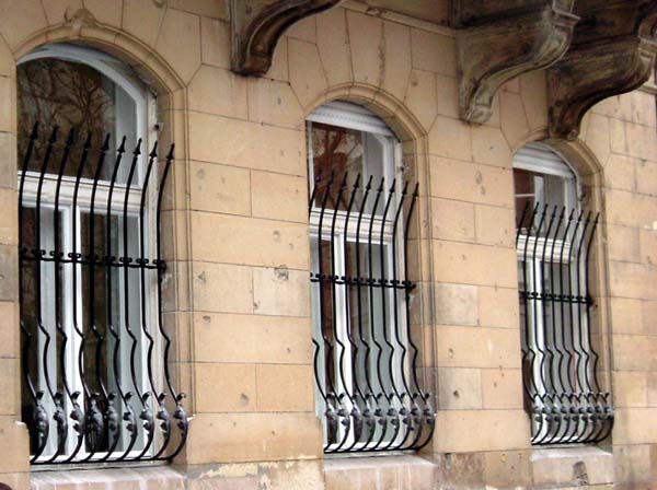 kovcsoltvas ablakrcs a Ferenczy Istvn utcban..